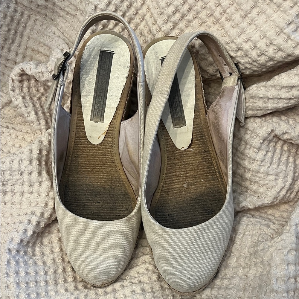 Pied a Terre Imperia Wedge in Cream size 7